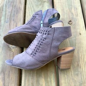 Casual sandals on mid heels 🌷🌷🌷